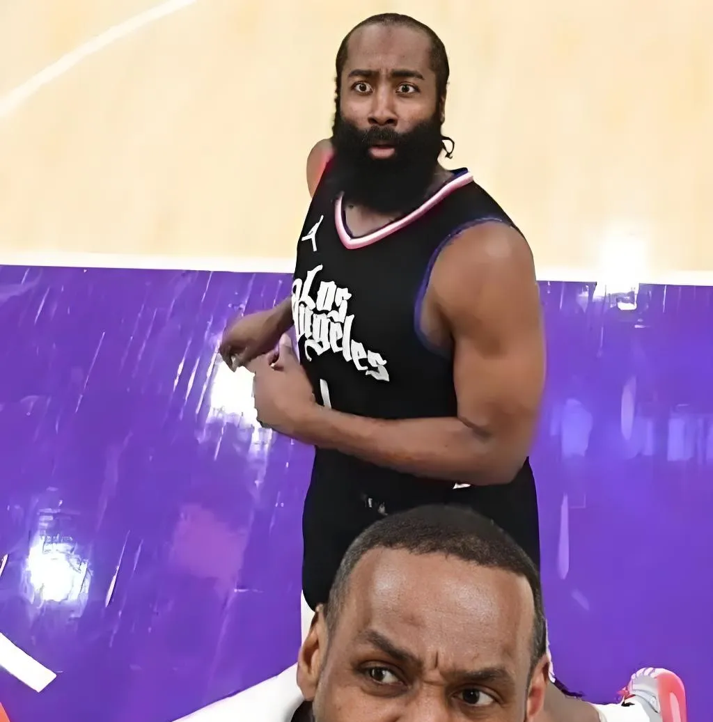 Kaiyun- 詹姆斯在fpx比赛中回归赛场,关键助攻引发热议的是谁 