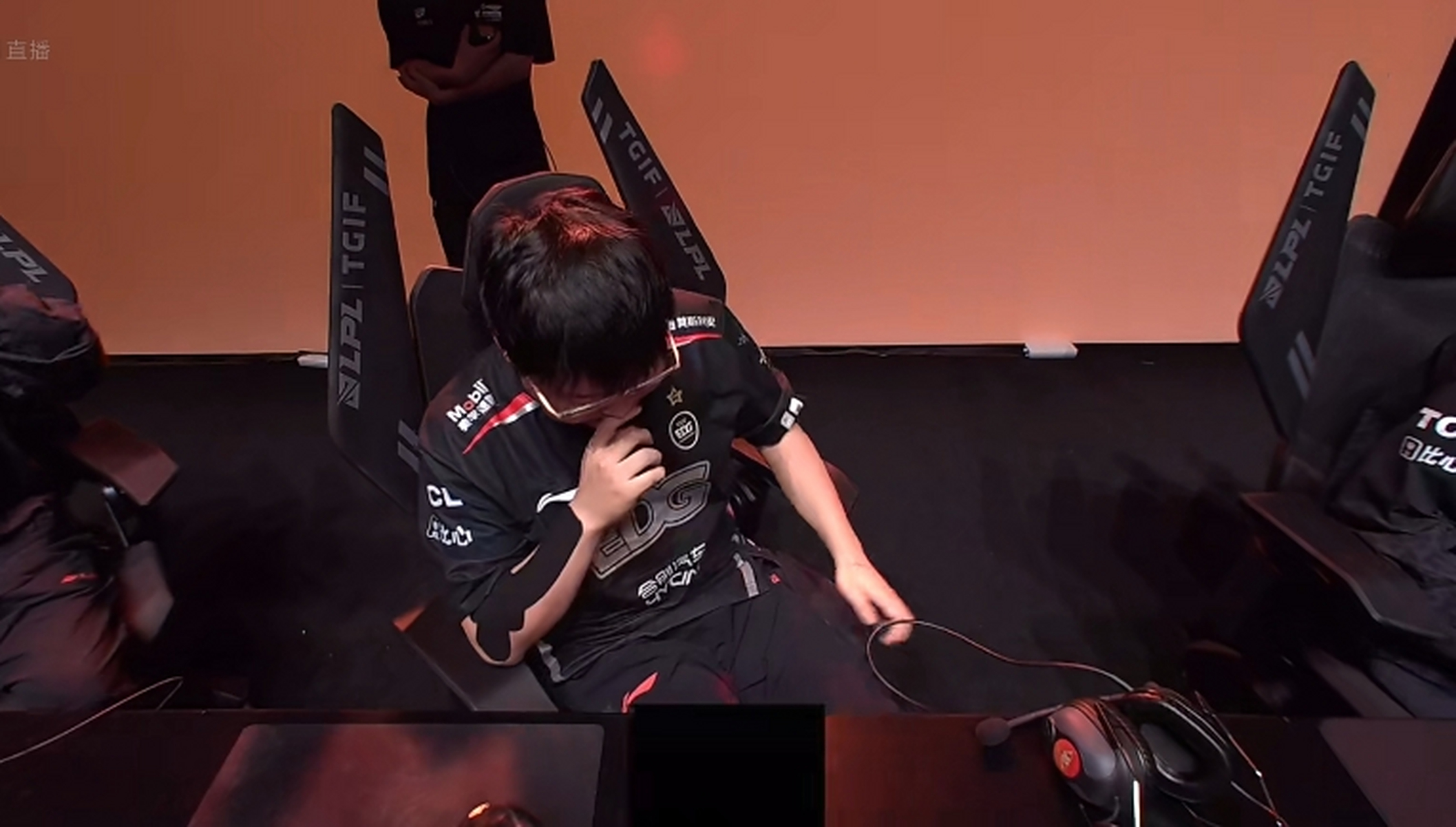 开云-包含Uzi迎来十二赛季高光表现，FPX球迷沸腾！的词条